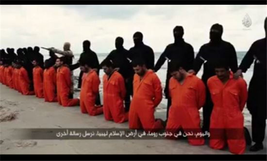 'IS 콥트교도 참수', 21명 집단 살해 영상 공개… '피로 물든 바닷가'