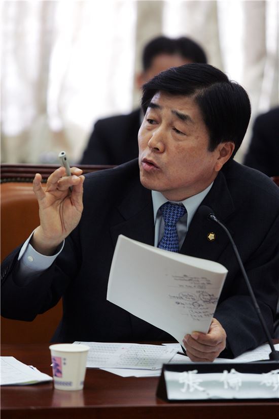 '리퍼트 대사 피습' 김기종 대표 제압한 장윤석 의원은 누구?…"특전사 출신"