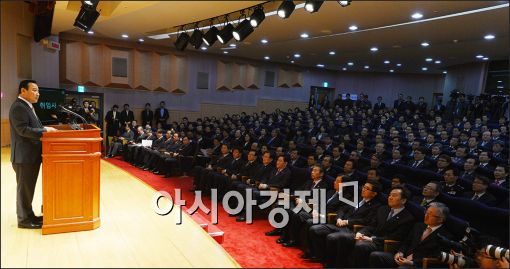 [포토]취임사하는 이완구 신임 총리