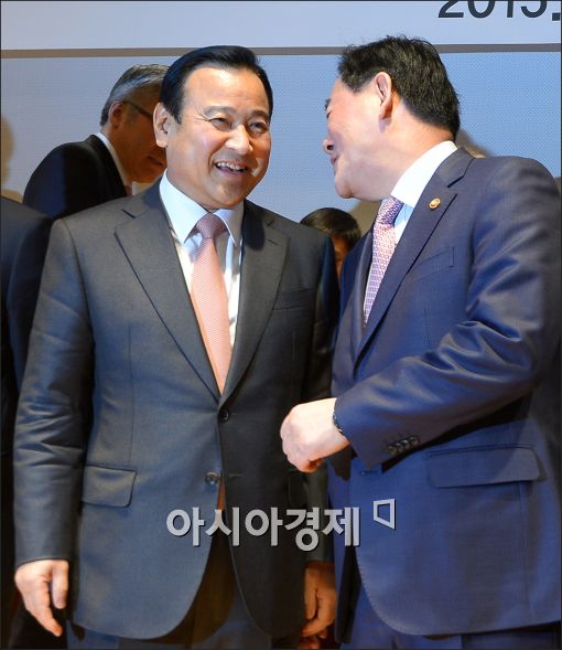 [포토]이야기 나누는 이완구·최경환