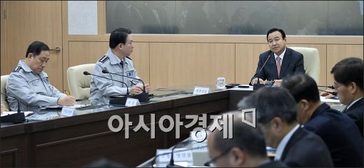 [포토]경찰청 찾은 이완구 신임 총리