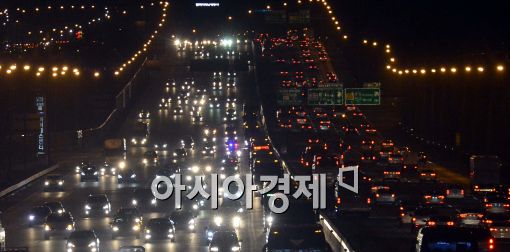 [포토]점차 늘어나는 귀성차량