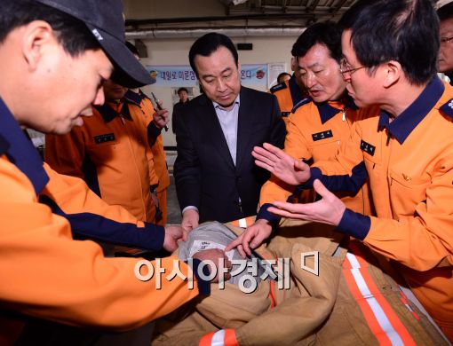 이완구 총리 "가짜방화복, 국무조정실이 직접 챙기라"