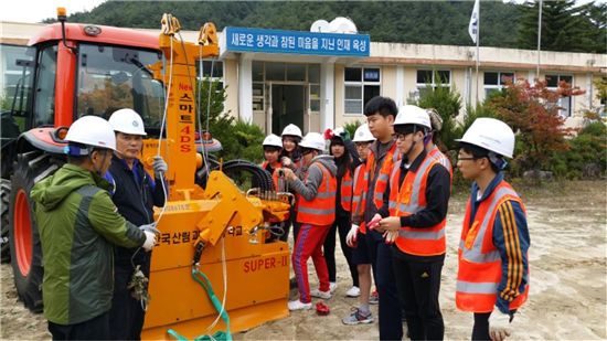 한국산림과학고 학생들이 임업기계 실습을 하고 있다. (사진은 기사 내용과 무관)