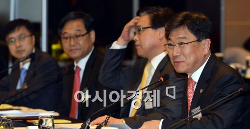 [포토]모두발언하는 윤상직 장관