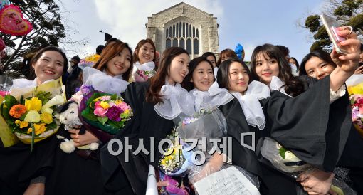 [포토]즐거운 졸업식....친구들과의 졸업 추억