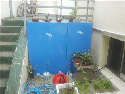 ▲서울시내 한 소형주택에 설치된 소형 빗물이용시설(사진제공=서울시)