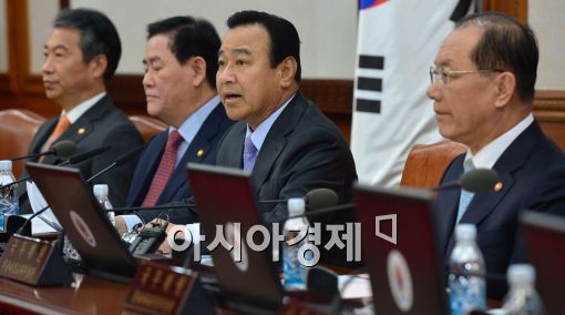 [포토]이완구 총리, "부정부패는 공직사회의 암적인 존재" 