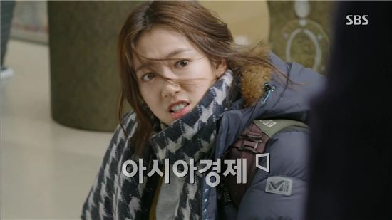 밀레의 다운재킷 '루이스 다운재킷'을 착용한 배우 박신혜. (자료=SBS 드라마 '피노키오' 화면 캡쳐)