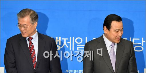 [포토]고개돌린 문재인·이완구