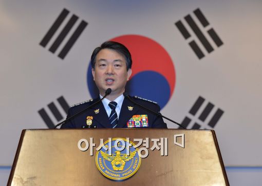 [포토]인사말 전하는 강신명 경찰청장