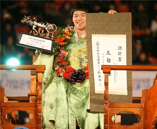 태백장사 최영원 "집에선 힘 못 쓰죠"