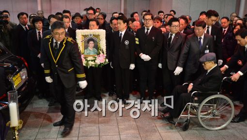 [포토]마지막 길 배웅하는 김종필 전 총리