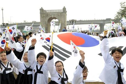 독립운동가 후손들, 3·1절 기념 보신각 타종행사 나서