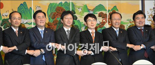 [포토]손 맞잡은 당정청
