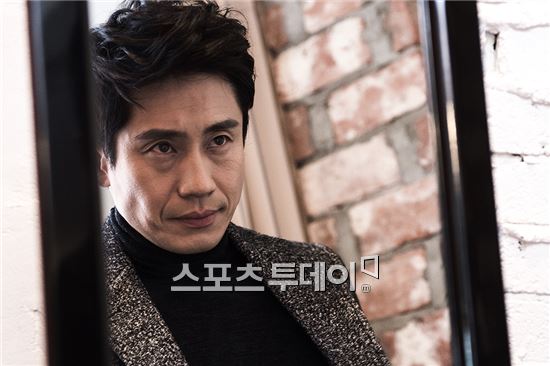 신하균, tvN ‘피리부는 사나이’ 출연 확정… 협상 전문가로 변신