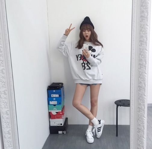 백보람, 폭풍 셀카로 근황 밝혀… 하의실종 패션도 무리없이 소화