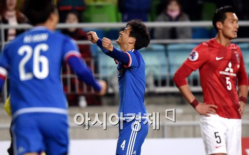 [AFC 챔스]'레오 결승골' 수원, 우라와에 2-1 역전승