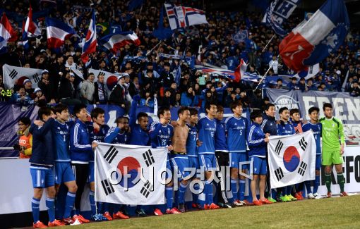 [AFC 챔스]수원, K리그 첫 승전보·최다관중 '함박웃음'