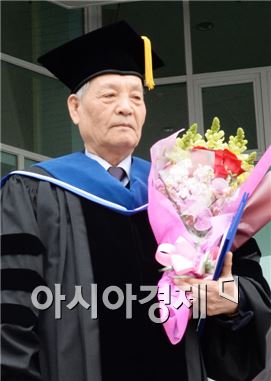 78세에 순천대학교서 박사학위 취득한 조선호 씨