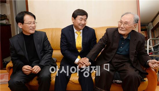 [포토]최영호 남구청장, 제96주년 3ㆍ1절 기념 독립유공자 위문