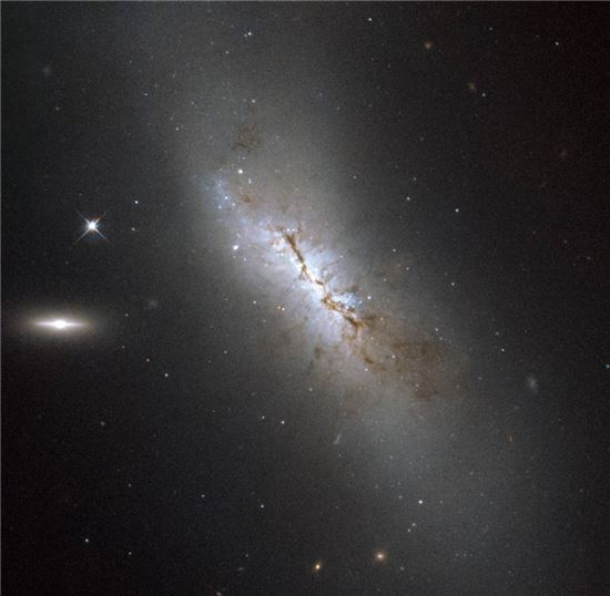 ▲허블우주망원경이 포착한 NGC 4424.[사진제공=NASA]