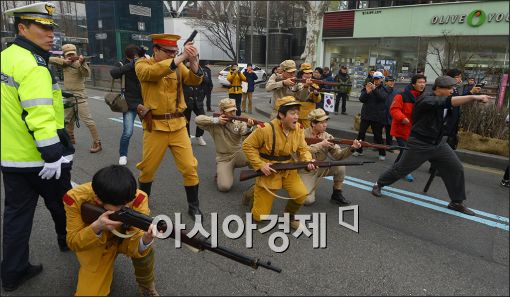 [포토]종로에 나타난 일본순사