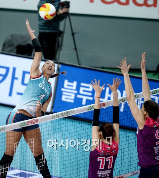 [포토]에커맨, '강스파이크 받아라'