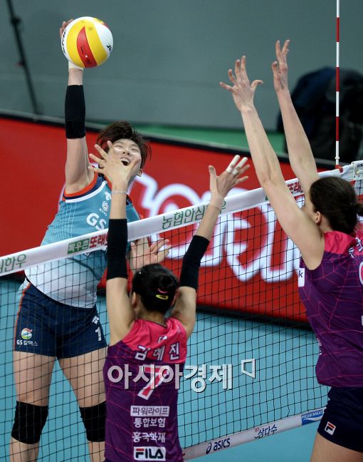 [포토]이소영, '장신의 블로킹 벽을 뚫어라'