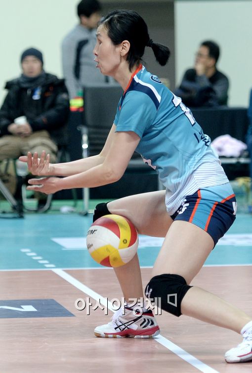 [포토]박수정, '리시브가 마음같지 않네~'