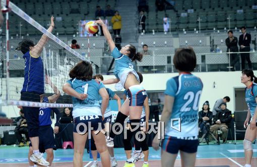 [포토]강스파이크 시도하는 나혜원