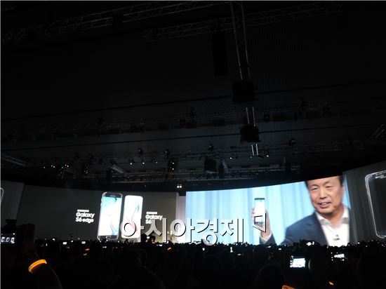 [MWC2015]갤럭시S6 발표, 외신 "드디어 삼성 믿게됐다"
