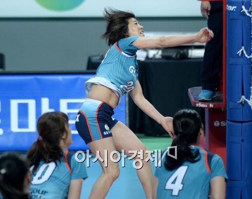 [김현민의 포토리포트]해설위원 장윤희의 강스파이크