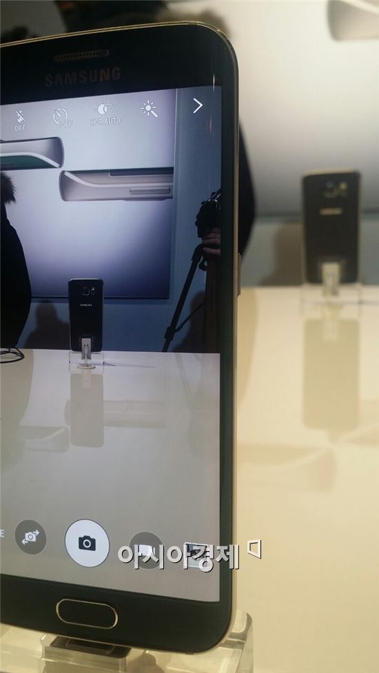 "화웨이 차세대 전략폰에 삼성 '엣지' 탑재"