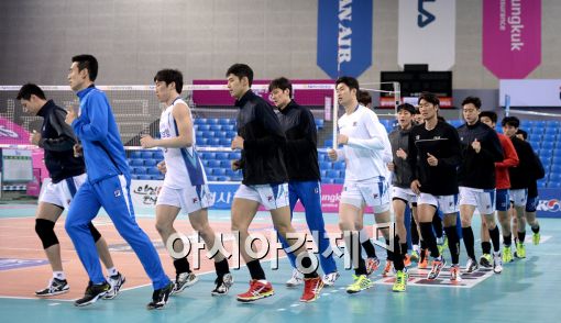 [포토]삼성화재, '정규리그 4연패 향한 구슬땀'