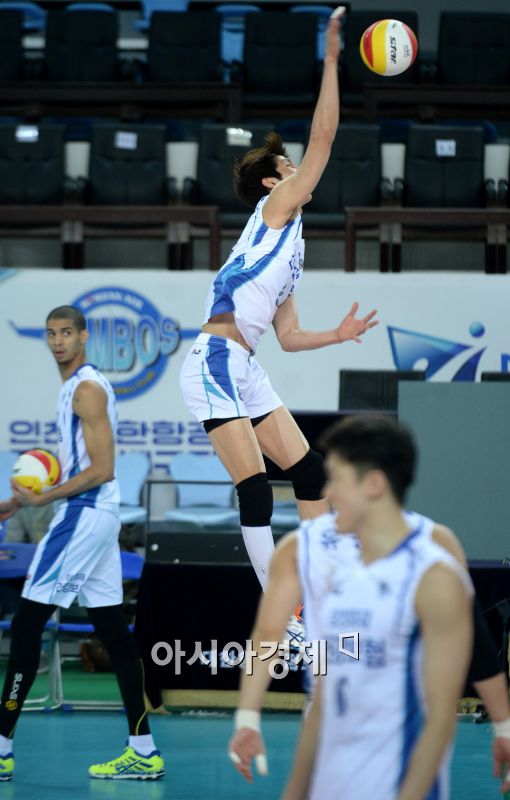 [포토]류윤식, '강스파이크 훈련'