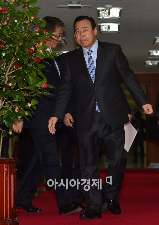 [포토]국무회의 참석하는 이완구 국무총리 