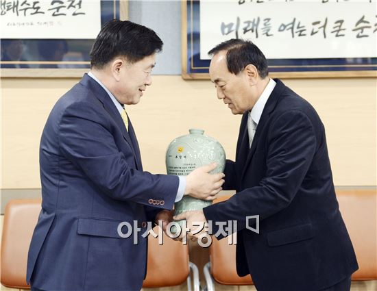 순천시, 지방세 유공납세자 인증서 수여