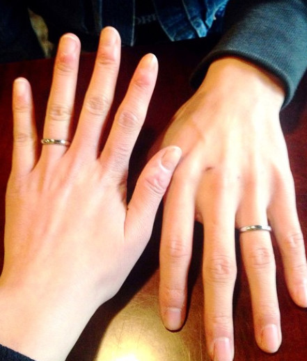 봉태규♥하시시박 결혼… "2달전 커플링 공개하며 결혼 예고?"