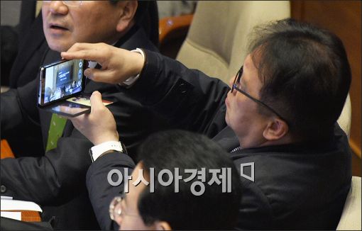 [포토]김영란법 국회 통과가 신기해(?)