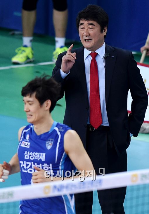 [포토]선수들 독려하는 신치용 감독