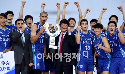 [포토]삼성화재, '정규리그 4연속 환호'