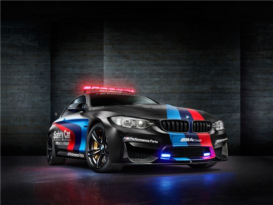 BMW는 제네바 국제 모터쇼에서 2015 모토GP 시즌 동안 세이프티 카(Safety car)로 활약하게 될 새로운 'BMW M4 모토GP(MotoGP) 세이프티 를'가 공개했다