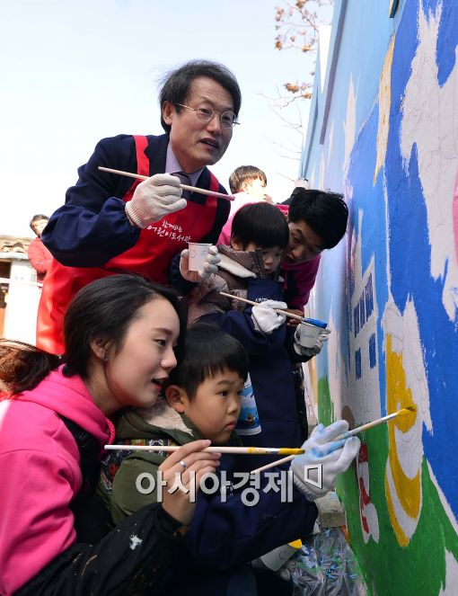 [포토]어린이도서관에 그려지는 '라바'