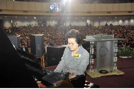 한세대 입학식에서 김성혜 총장이 피아노를 연주했다. 