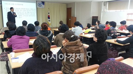 해남군(군수 박철환)이 수준 높은 여성대학 운영으로 호응을 받고 있다.

