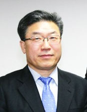 최민수 국회의정연수원 교수