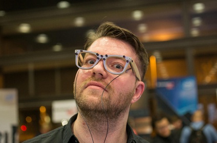 [MWC2015]보안 안경·게임패드…눈길 끄는 이색 상품 7가지는?