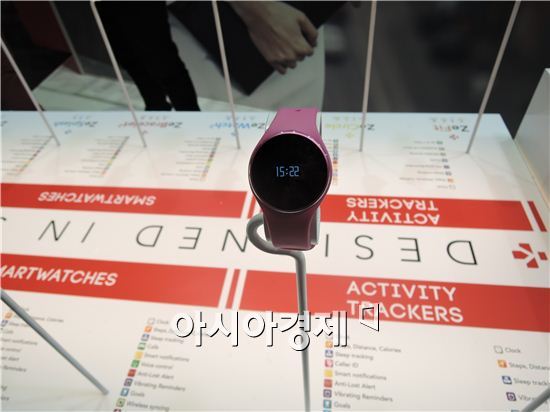 [MWC2015]"부스마다 '원형' 스마트워치 대세"…특징 별로 살펴보니