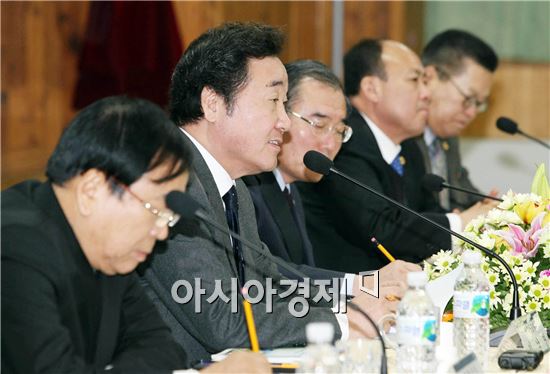 [포토]이낙연 전남도지사, 영광군민들과 대화